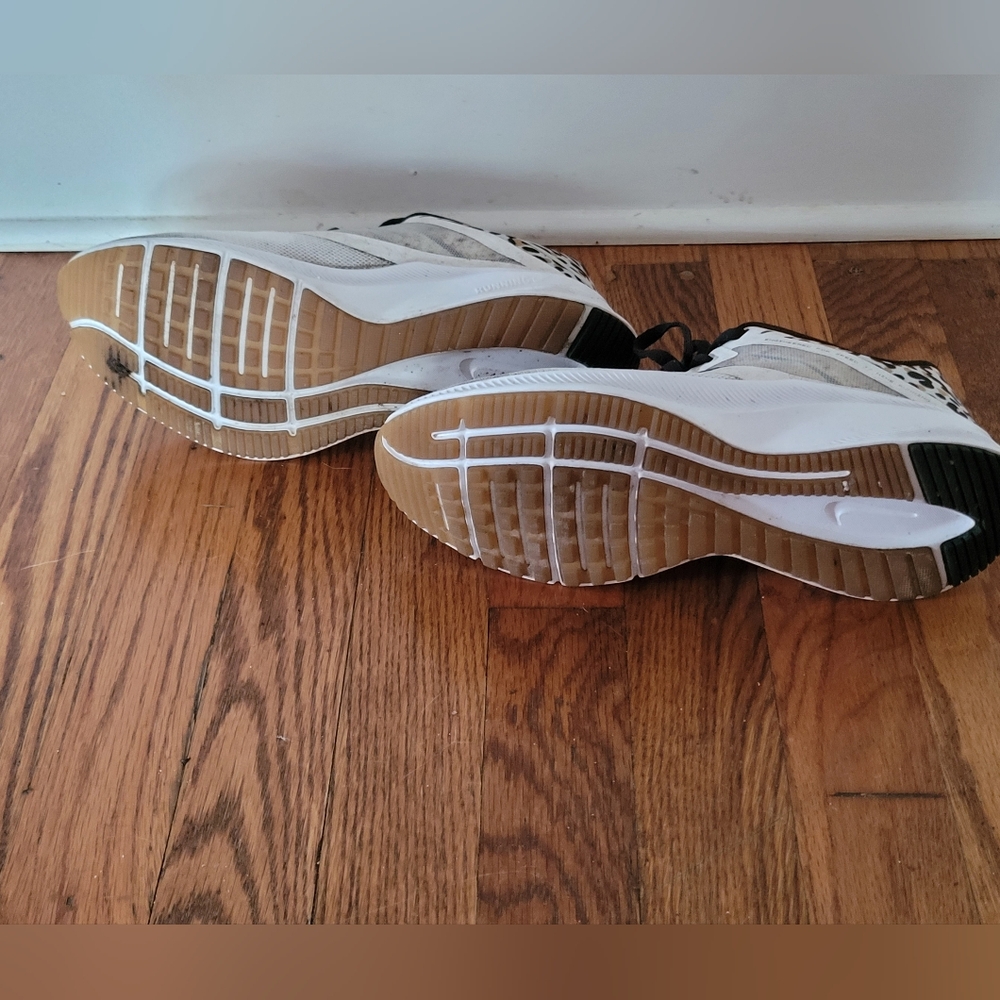 Nike Womens Quest 3 CV0149-110 White Running Shoes Sneakers Size 7.5 - Picture 8 of 8